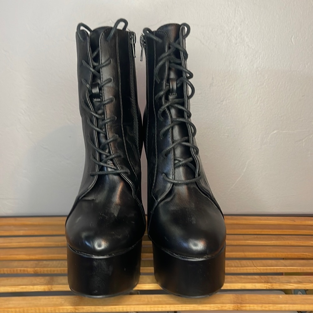LIGHTLY WORN black platform heels